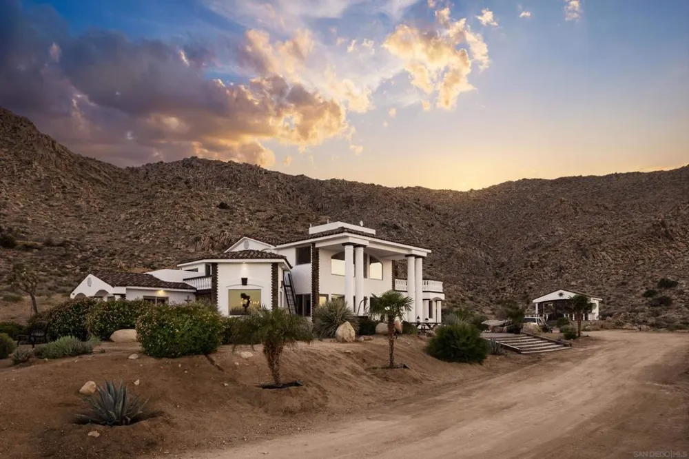 8022 Wesley Rd Joshua Tree, CA 92252