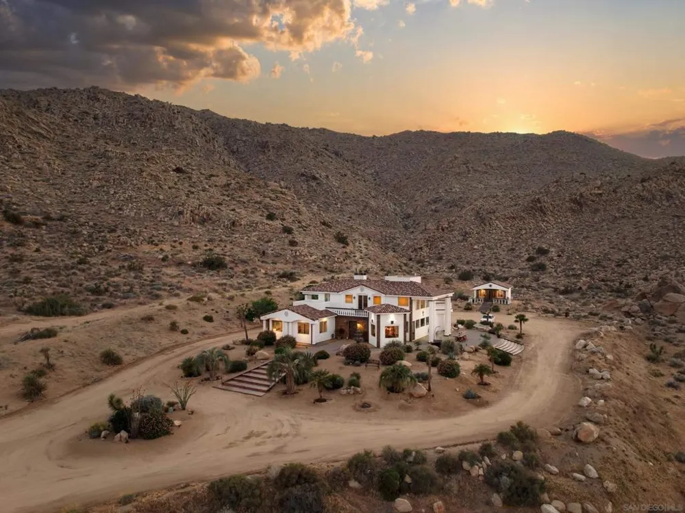 8022 Wesley Rd Joshua Tree, CA 92252