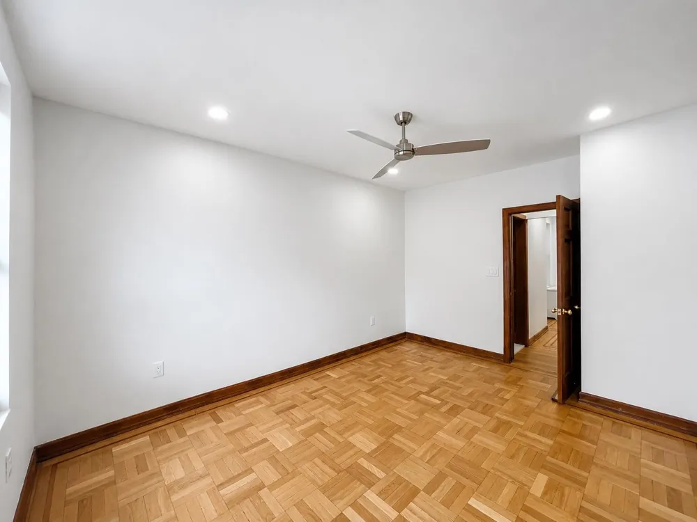 105 WEST 39TH ST Bayonne, NJ 07002