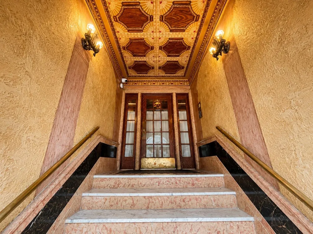 105 WEST 39TH ST Bayonne, NJ 07002