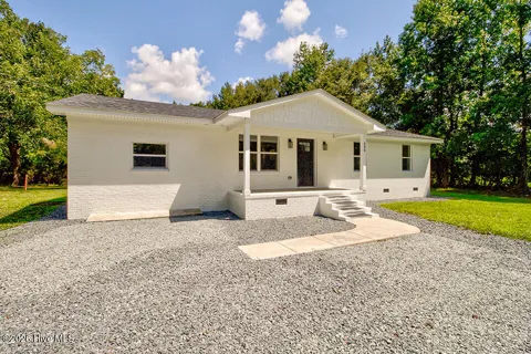 390 Newtown Loop Road