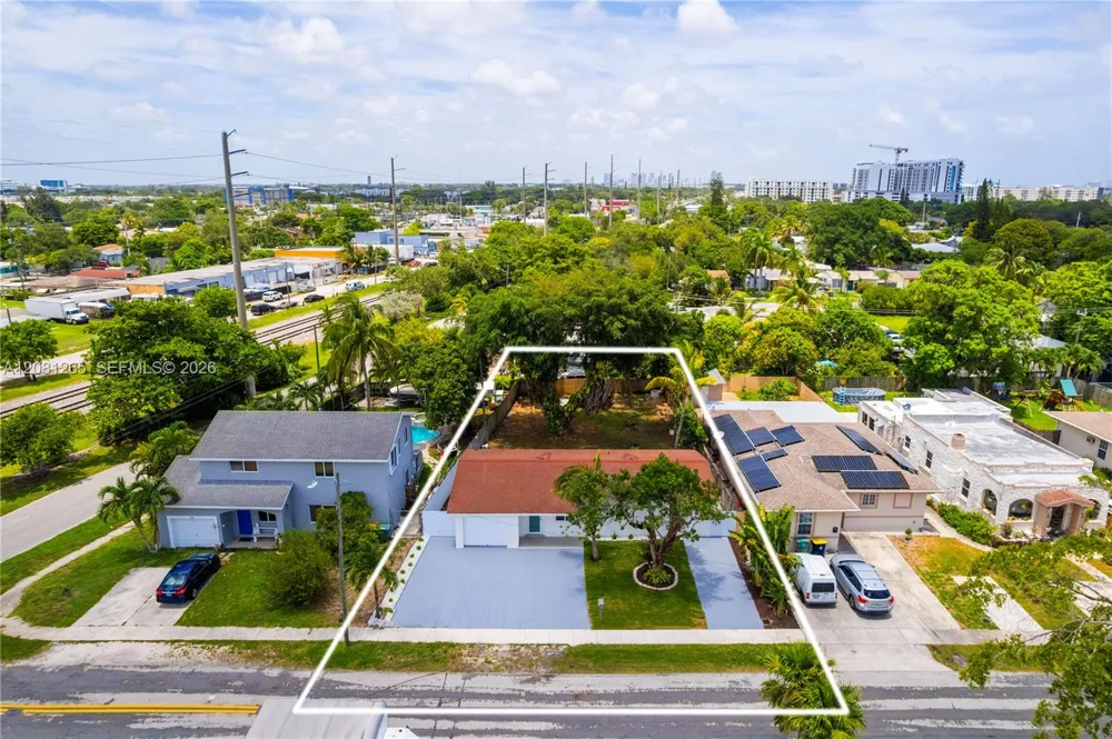 254 SW 4th St Dania Beach, FL 33004