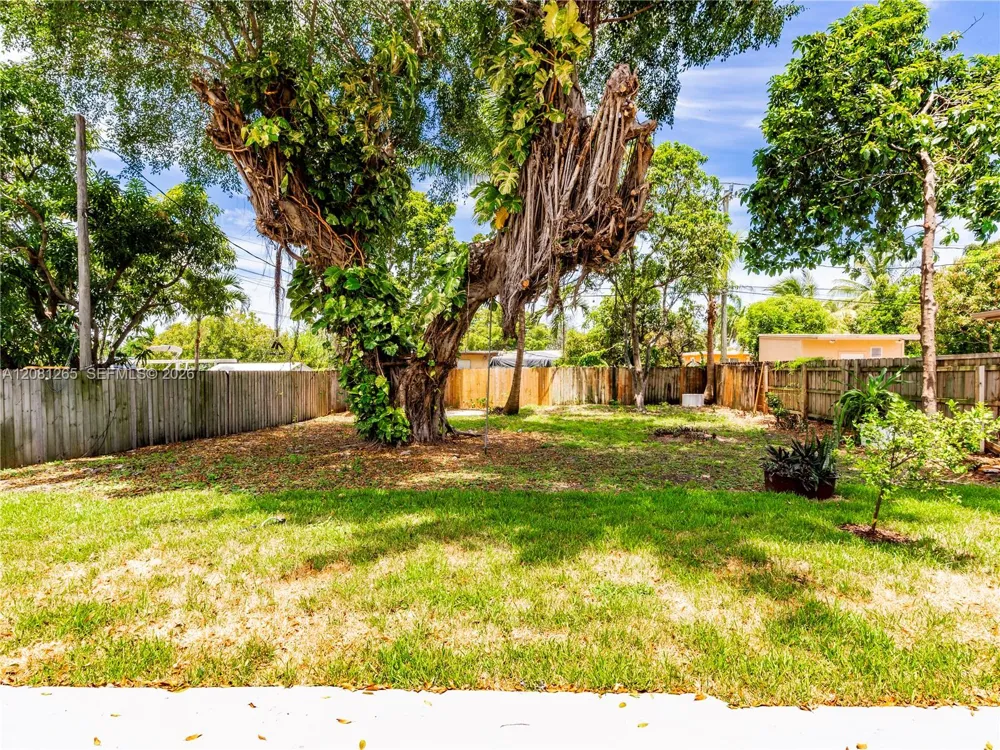 254 SW 4th St Dania Beach, FL 33004