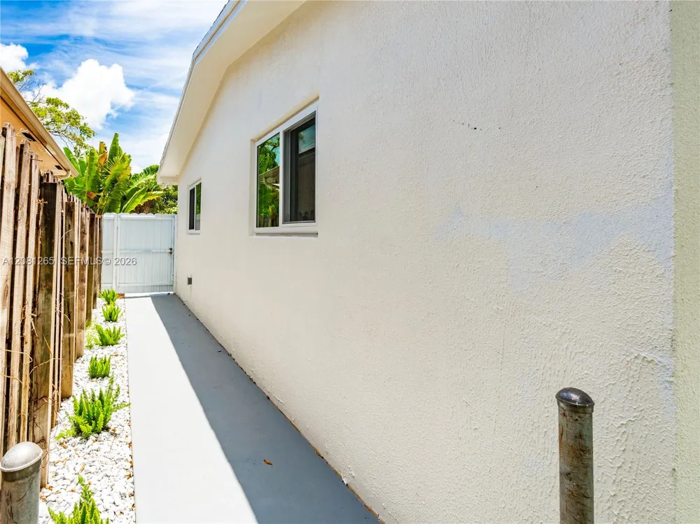 254 SW 4th St Dania Beach, FL 33004