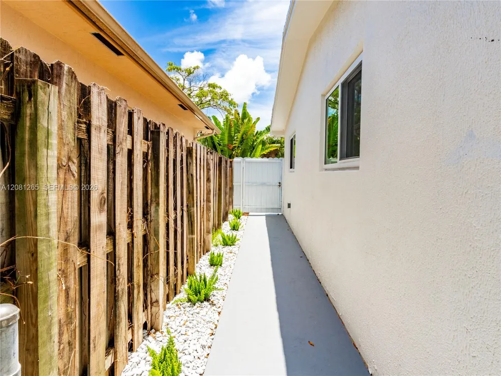 254 SW 4th St Dania Beach, FL 33004