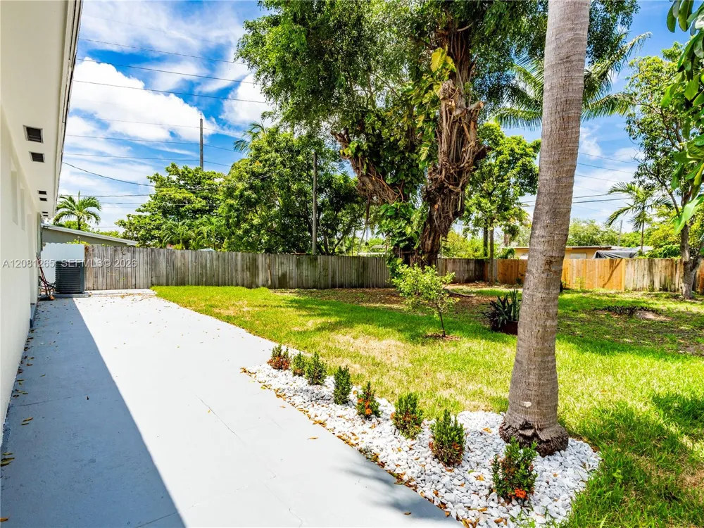 254 SW 4th St Dania Beach, FL 33004