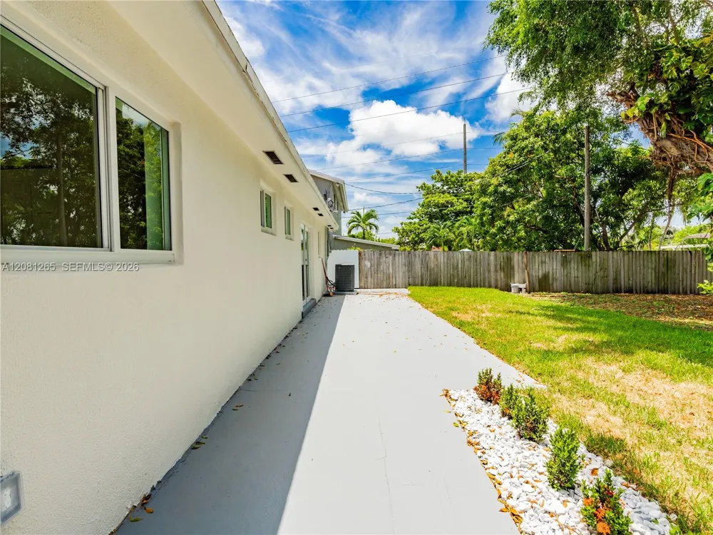 254 SW 4th St Dania Beach, FL 33004