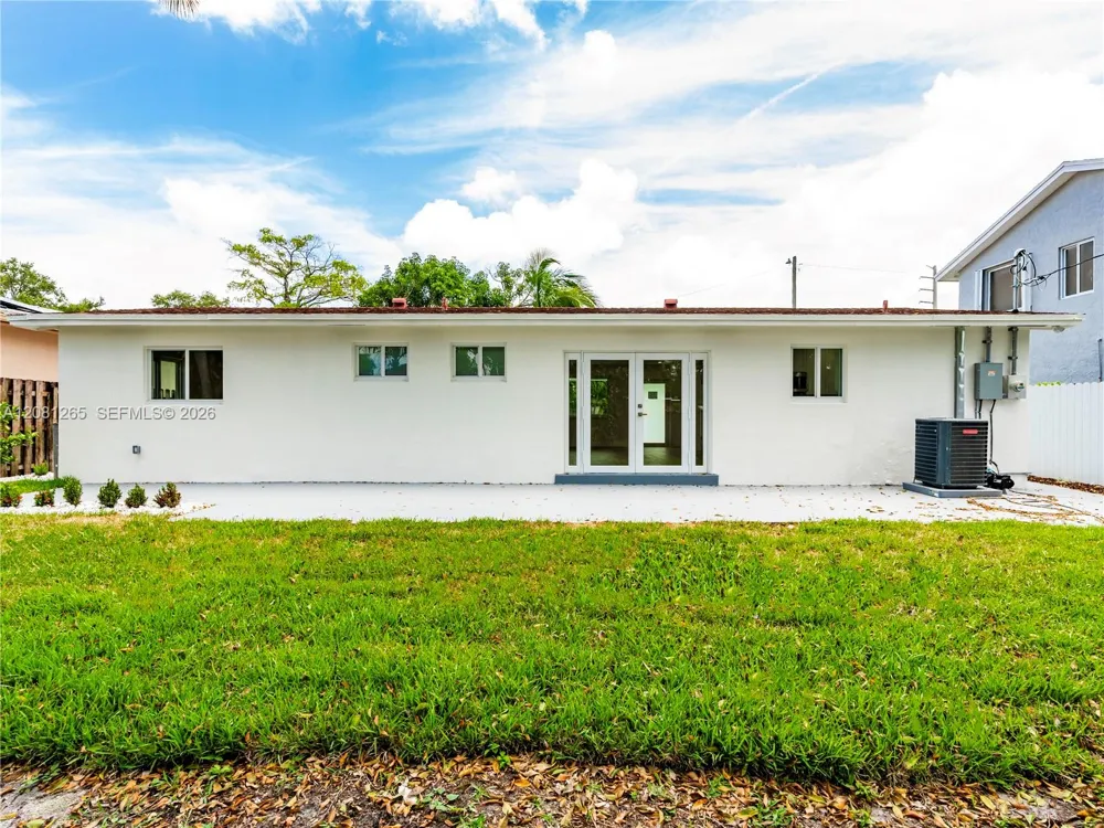 254 SW 4th St Dania Beach, FL 33004