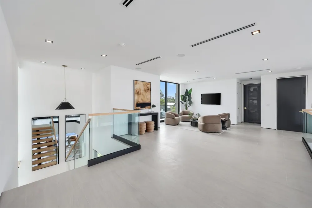 2825 NE 27TH STREET Fort Lauderdale, FL 33306
