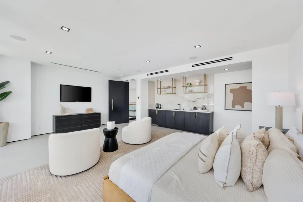 2825 NE 27TH STREET Fort Lauderdale, FL 33306