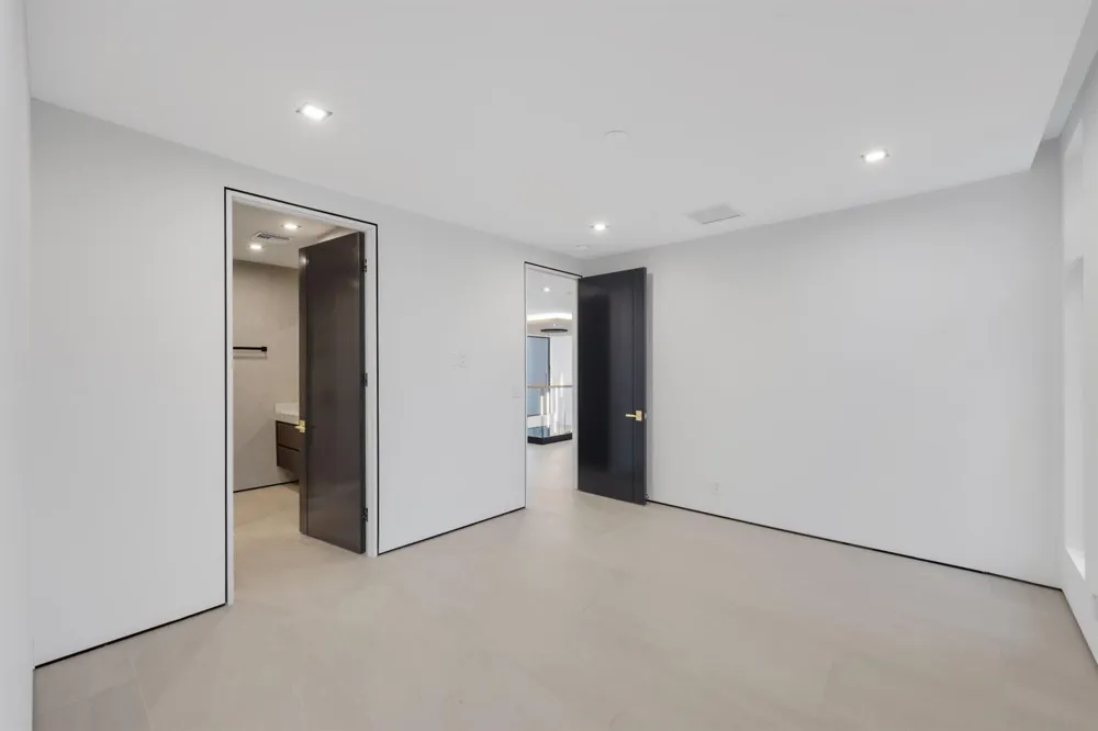 2825 NE 27TH STREET Fort Lauderdale, FL 33306