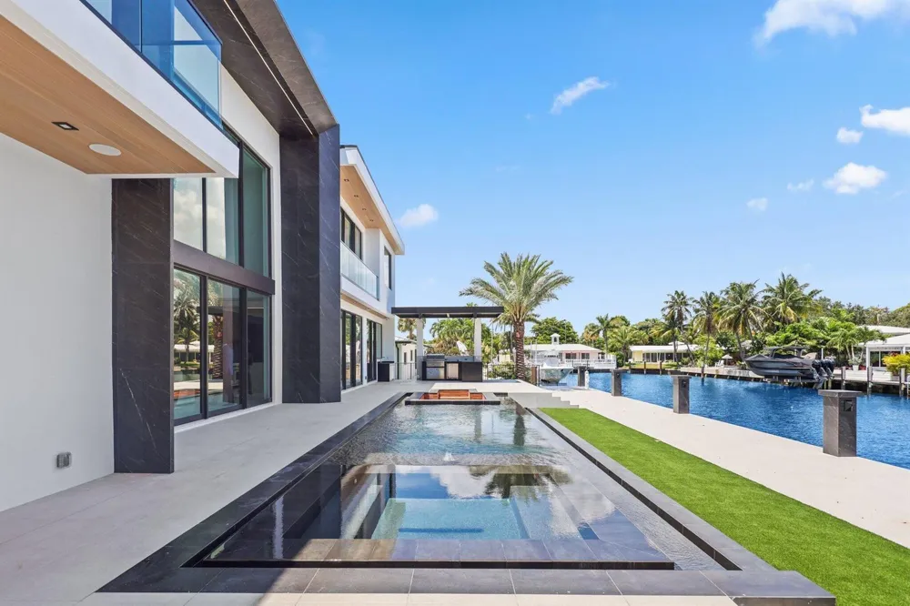 2825 NE 27TH STREET Fort Lauderdale, FL 33306