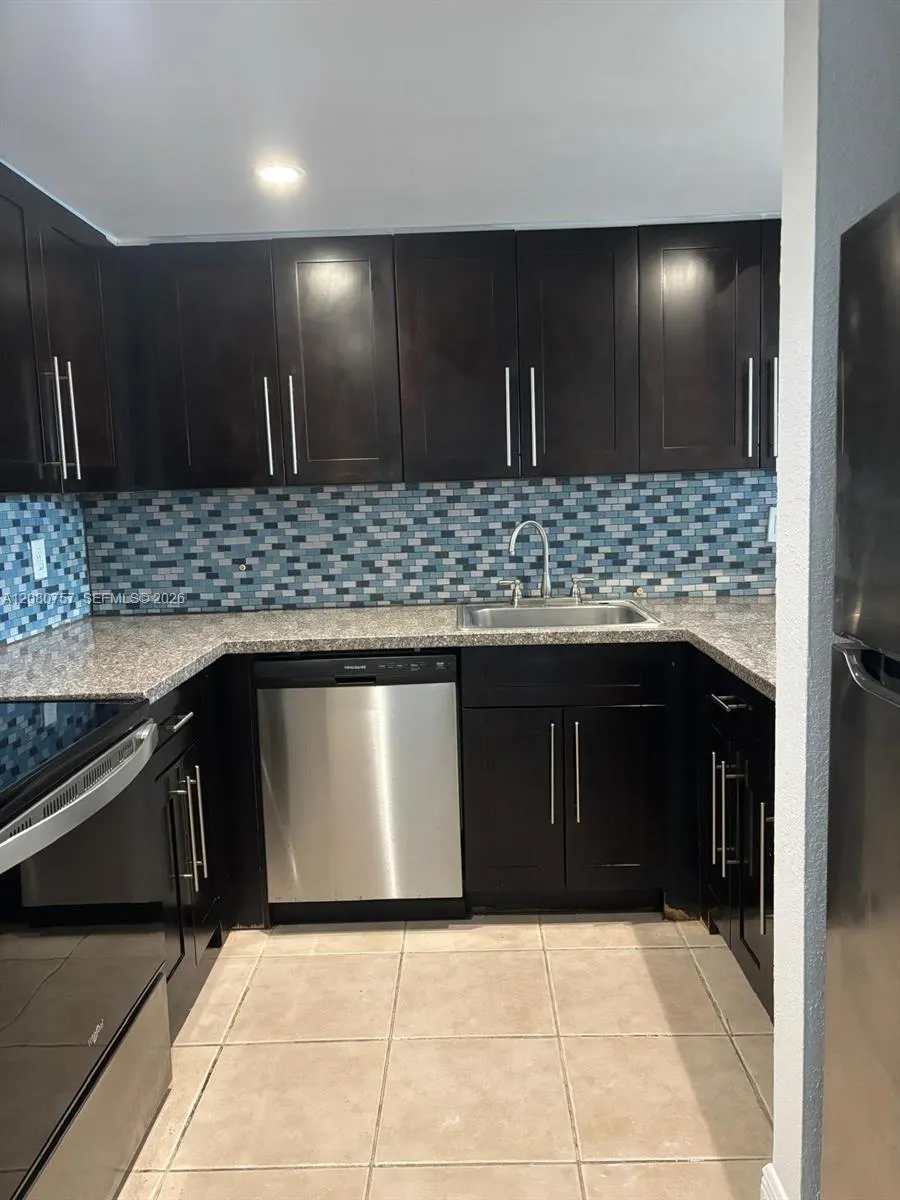 6970 NW 186th St #3-505 Hialeah, FL 33015