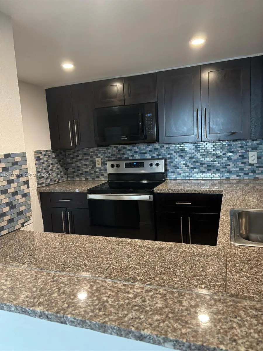 6970 NW 186th St #3-505 Hialeah, FL 33015