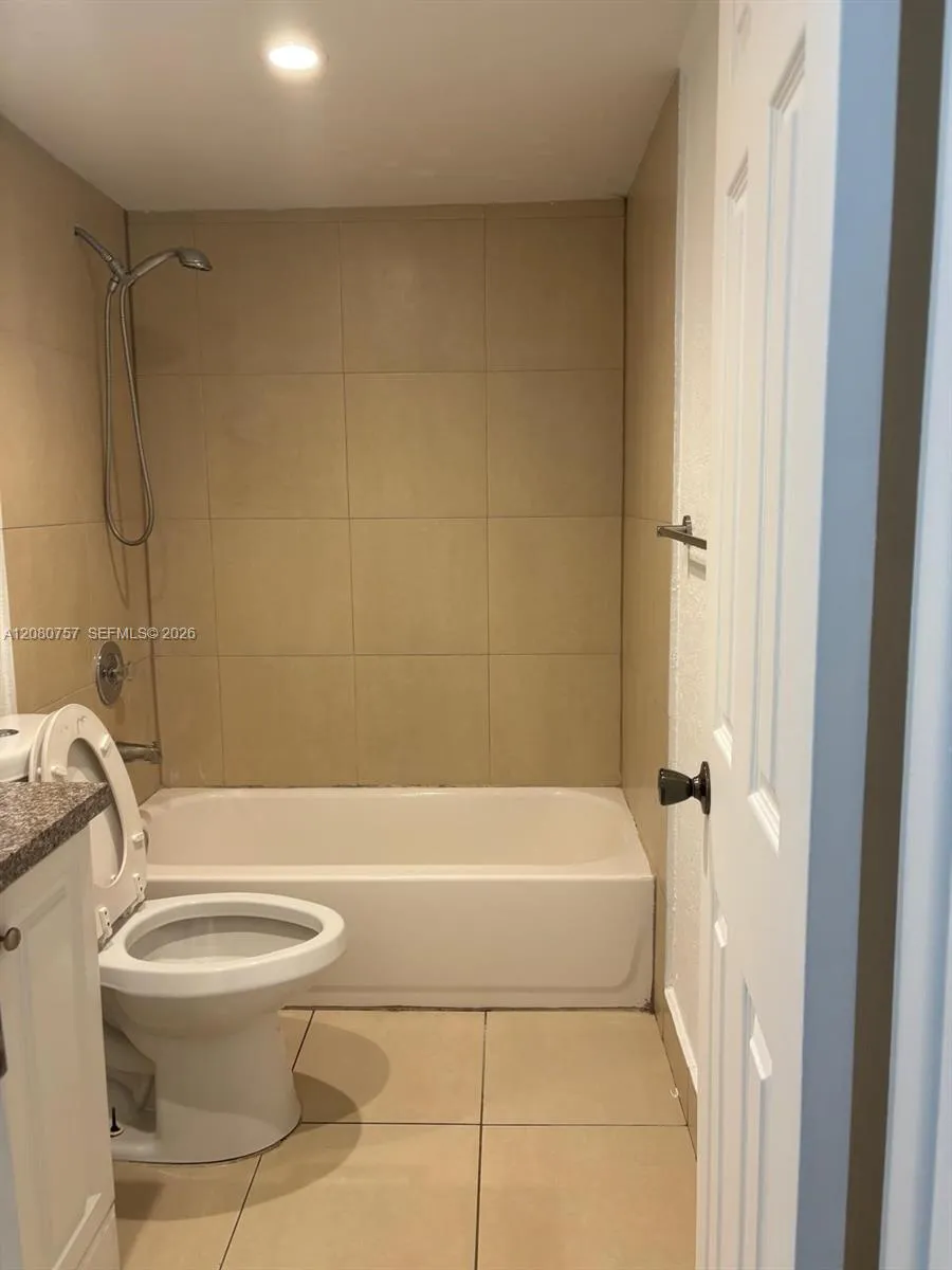 6970 NW 186th St #3-505 Hialeah, FL 33015