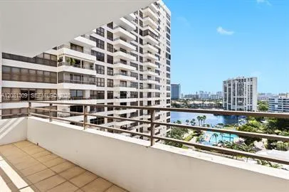 2500 Parkview Dr #1216 Hallandale Beach, FL 33009