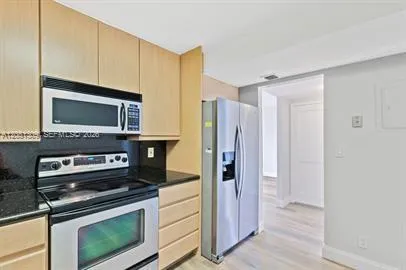 2500 Parkview Dr #1216 Hallandale Beach, FL 33009