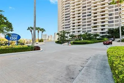 2500 Parkview Dr #1216 Hallandale Beach, FL 33009