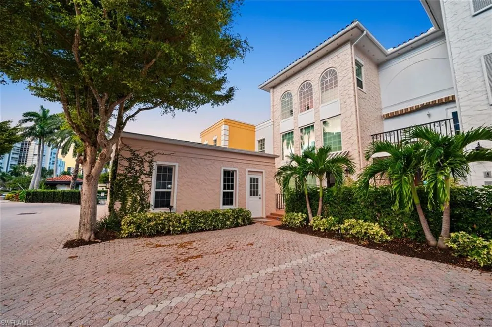 4000 GULF SHORE BOULEVARD #1500 Naples, FL 34103