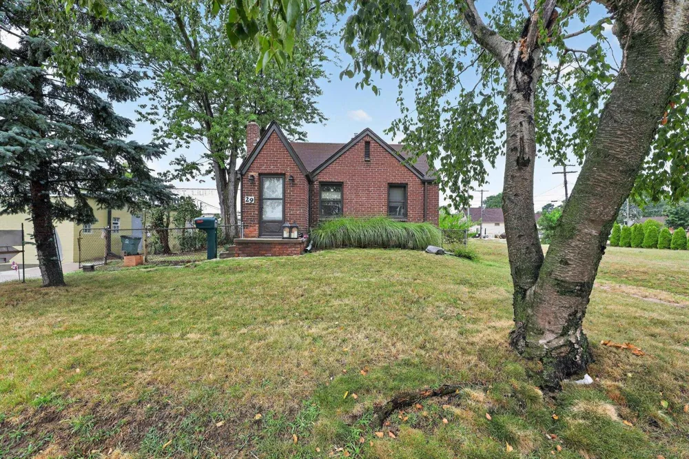 29 Florence Street Clawson City, MI 48017