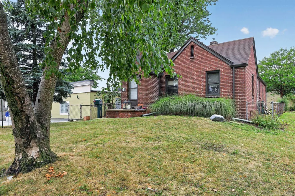 29 Florence Street Clawson City, MI 48017