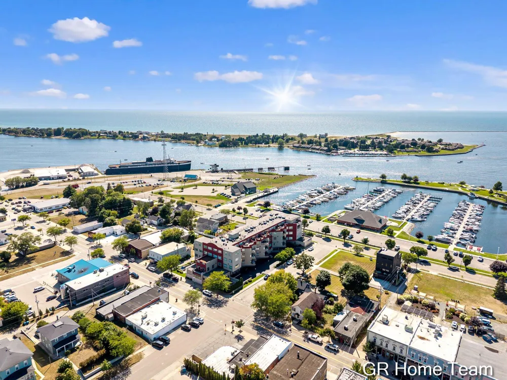 105 W Danaher Street #201 Ludington City, MI 49431
