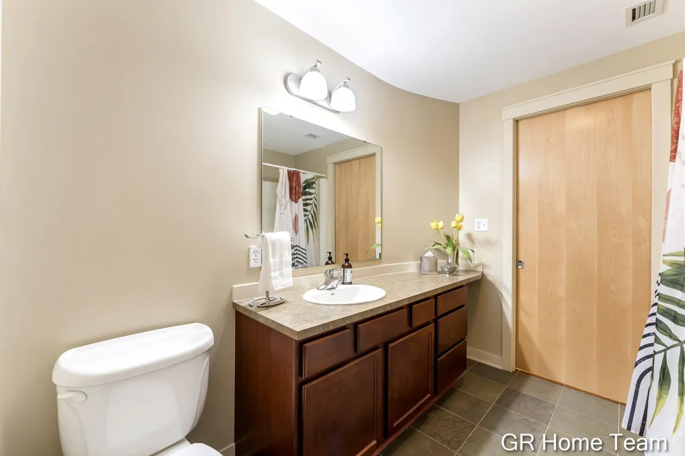 105 W Danaher Street #201 Ludington City, MI 49431