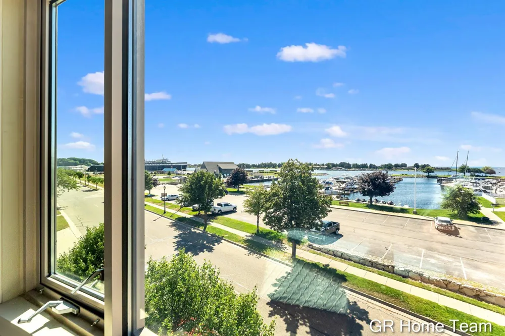105 W Danaher Street #201 Ludington City, MI 49431
