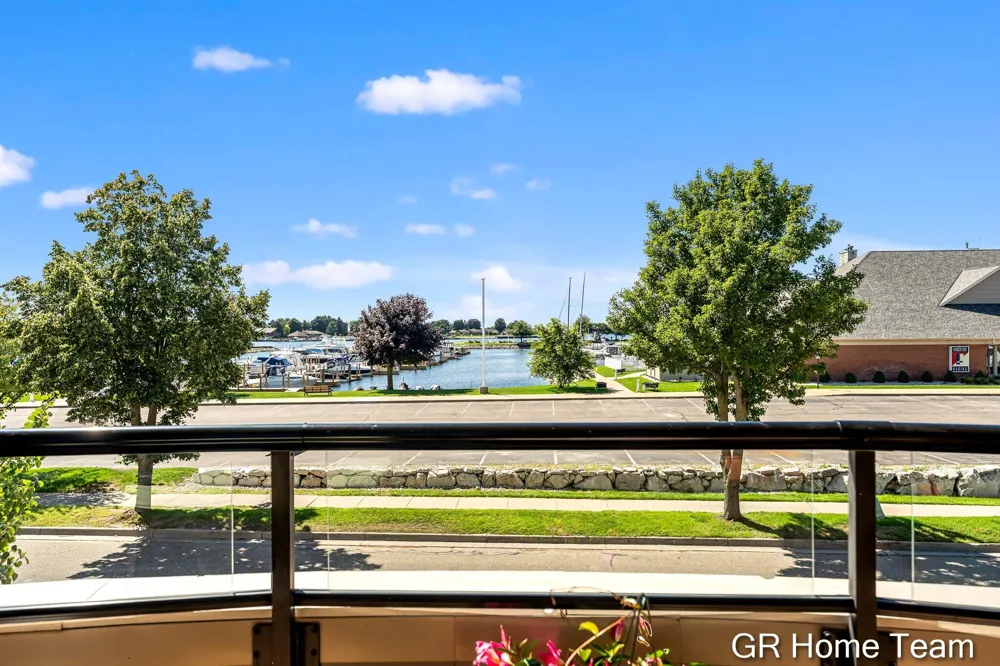 105 W Danaher Street #201 Ludington City, MI 49431