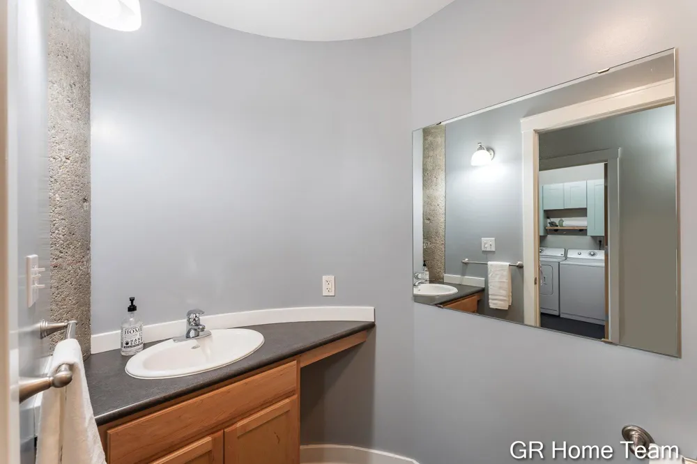 105 W Danaher Street #201 Ludington City, MI 49431