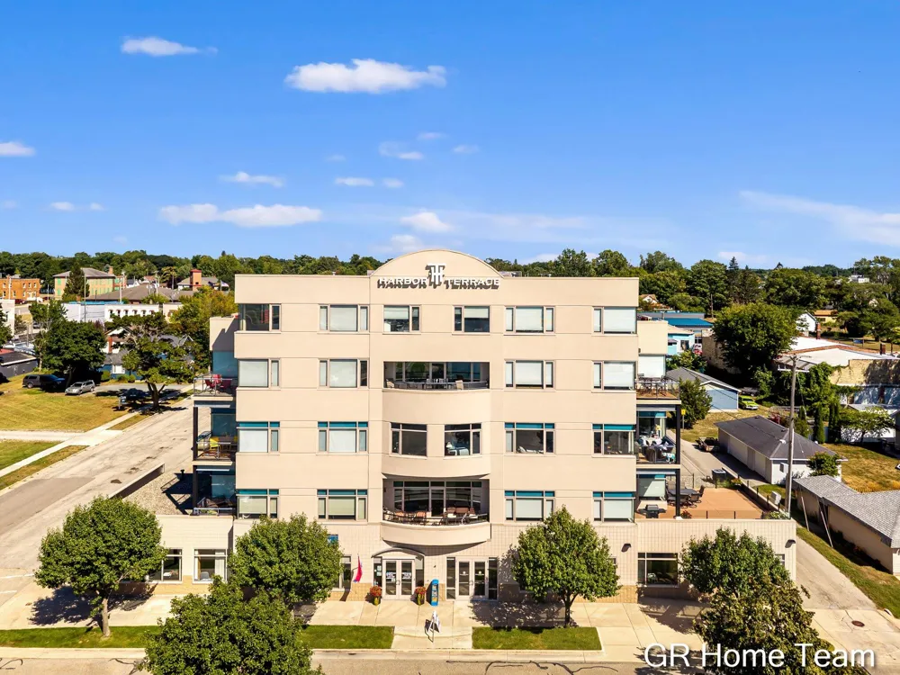 105 W Danaher Street #201 Ludington City, MI 49431