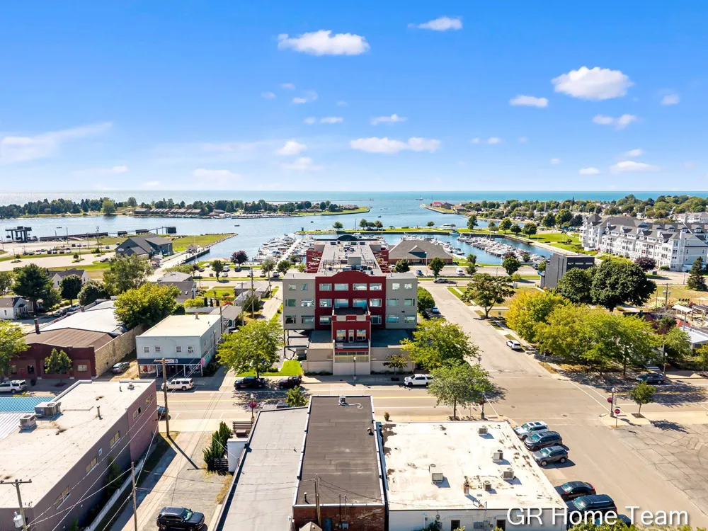 105 W Danaher Street #201 Ludington City, MI 49431