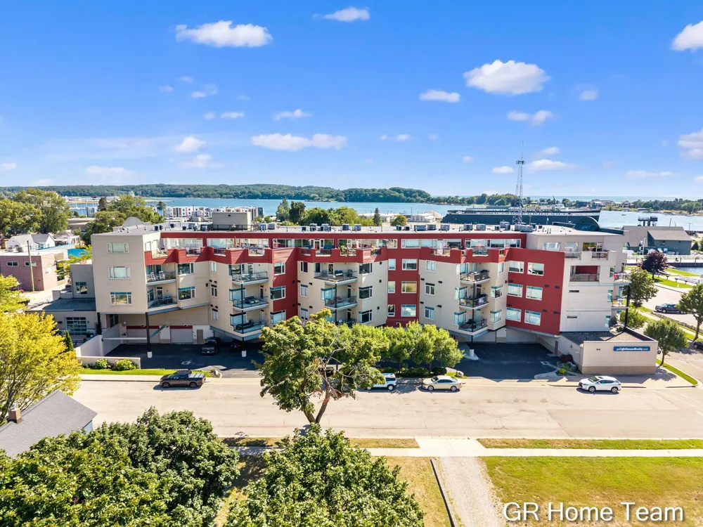 105 W Danaher Street #201 Ludington City, MI 49431