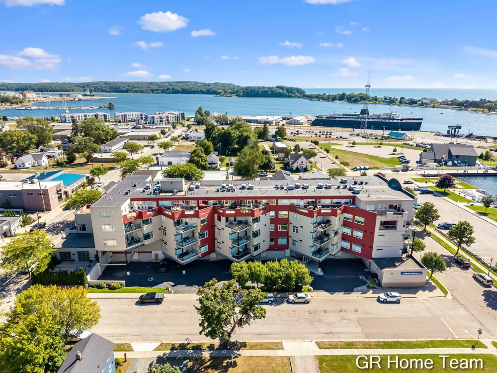 105 W Danaher Street #201 Ludington City, MI 49431