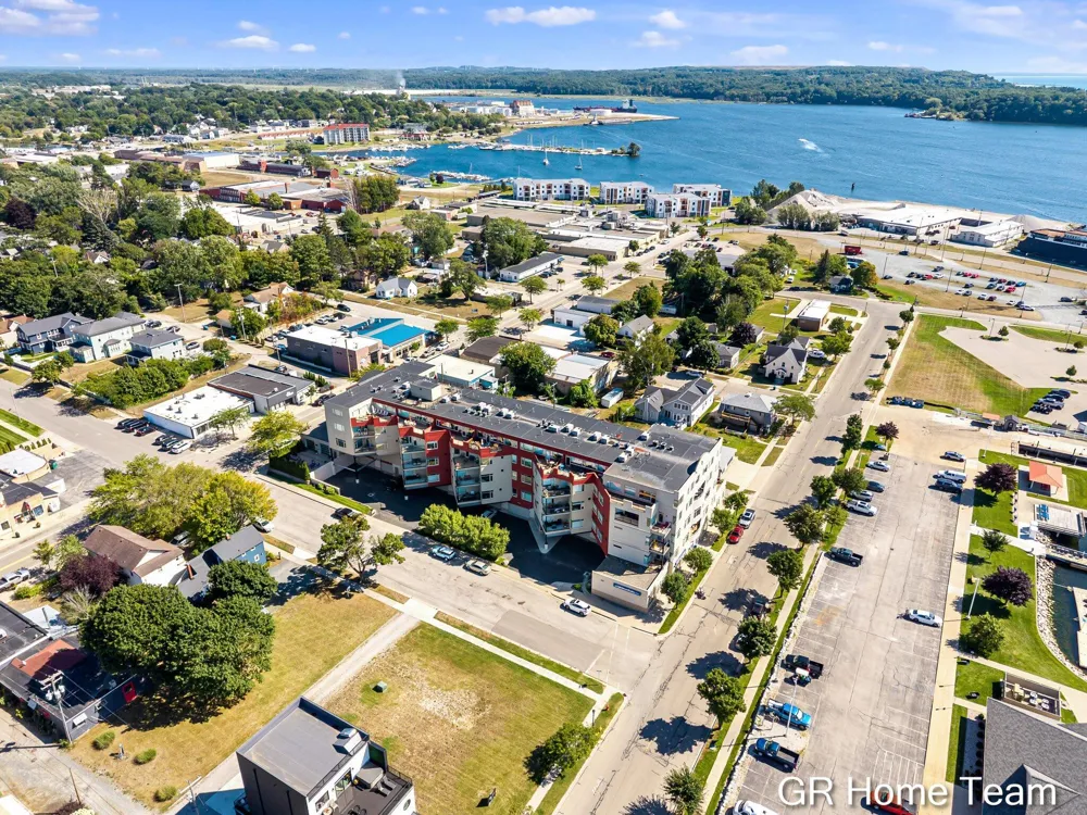 105 W Danaher Street #201 Ludington City, MI 49431