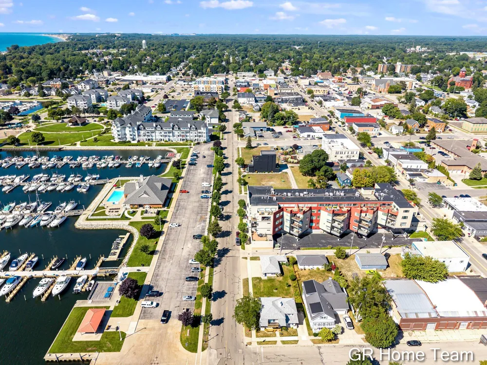 105 W Danaher Street #201 Ludington City, MI 49431