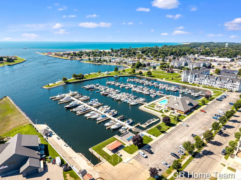 105 W Danaher Street #201 Ludington City, MI 49431