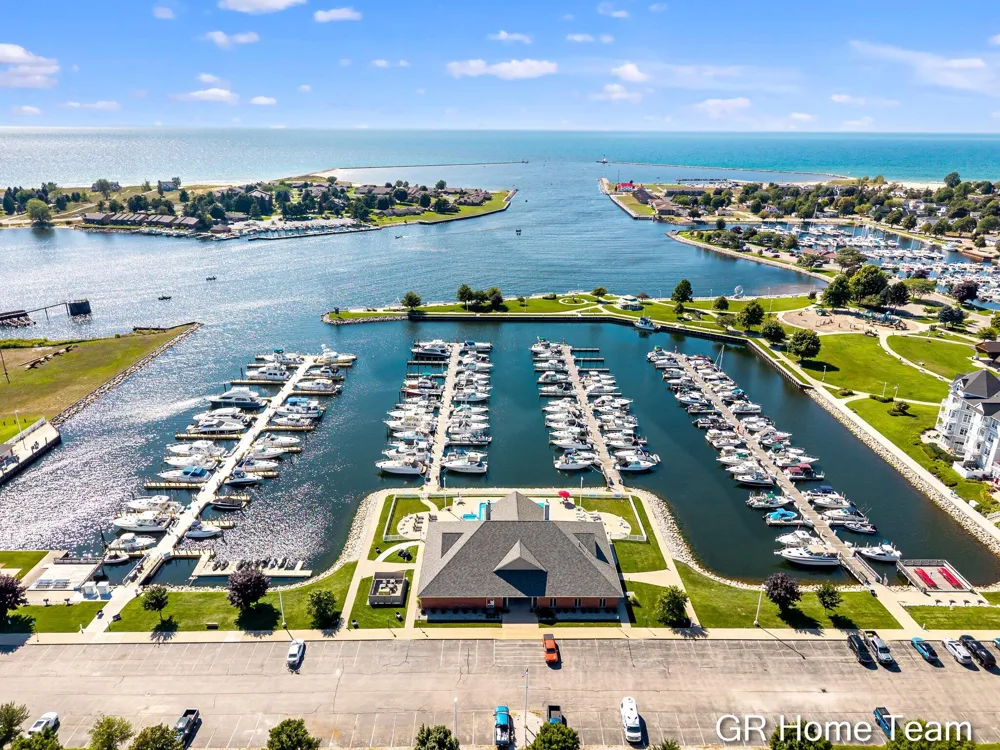 105 W Danaher Street #201 Ludington City, MI 49431