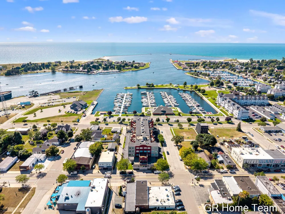 105 W Danaher Street #201 Ludington City, MI 49431
