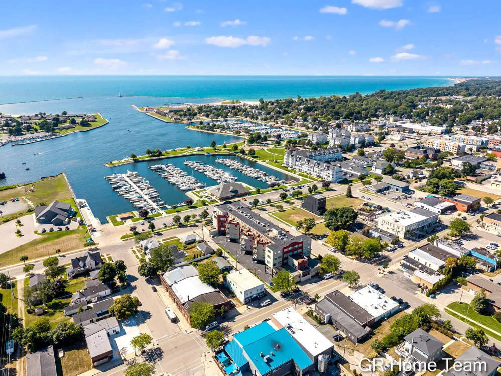 105 W Danaher Street #201 Ludington City, MI 49431