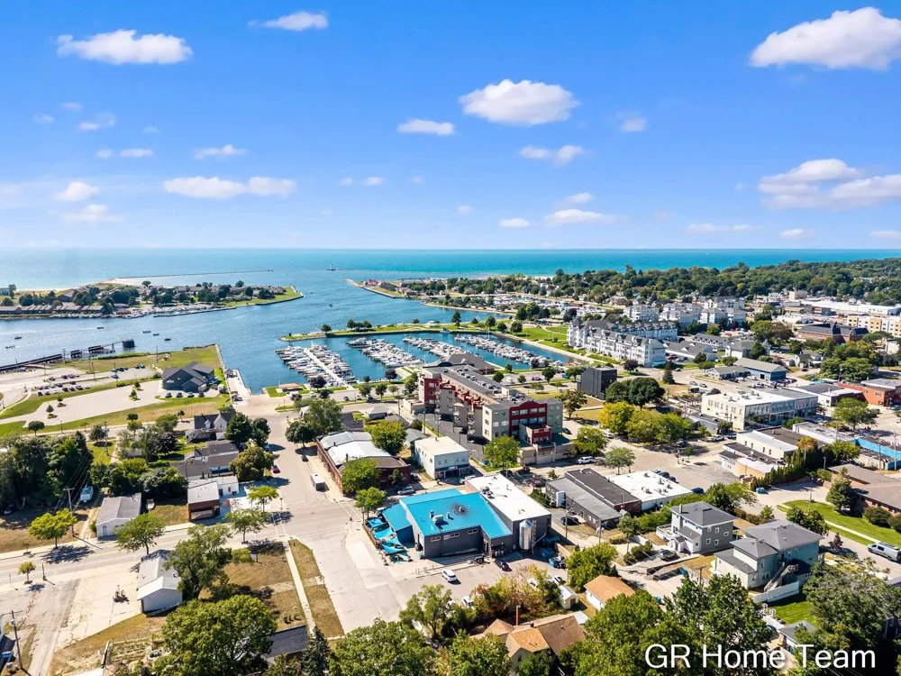 105 W Danaher Street #201 Ludington City, MI 49431