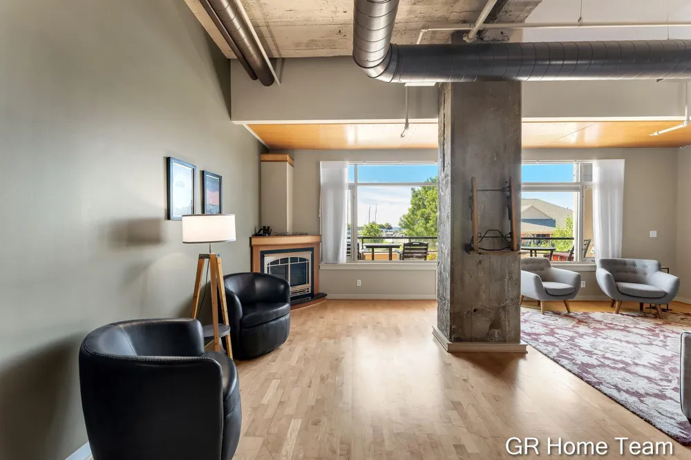 105 W Danaher Street #201 Ludington City, MI 49431