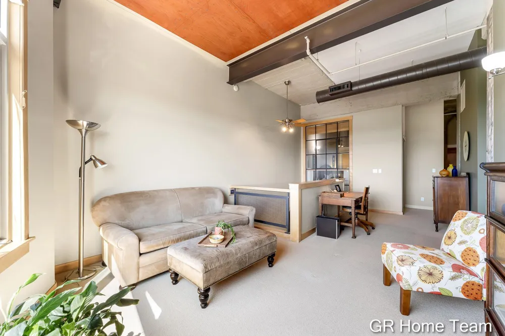 105 W Danaher Street #201 Ludington City, MI 49431