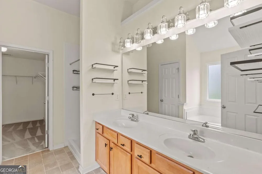 2137 Black Oak LN Ellenwood, GA 30294
