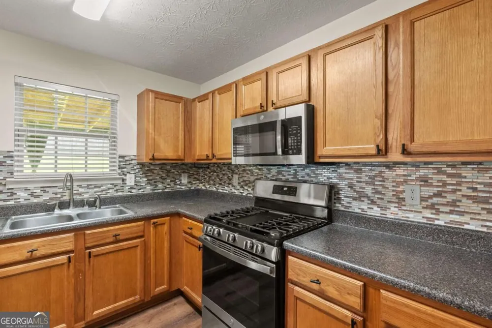 2137 Black Oak LN Ellenwood, GA 30294
