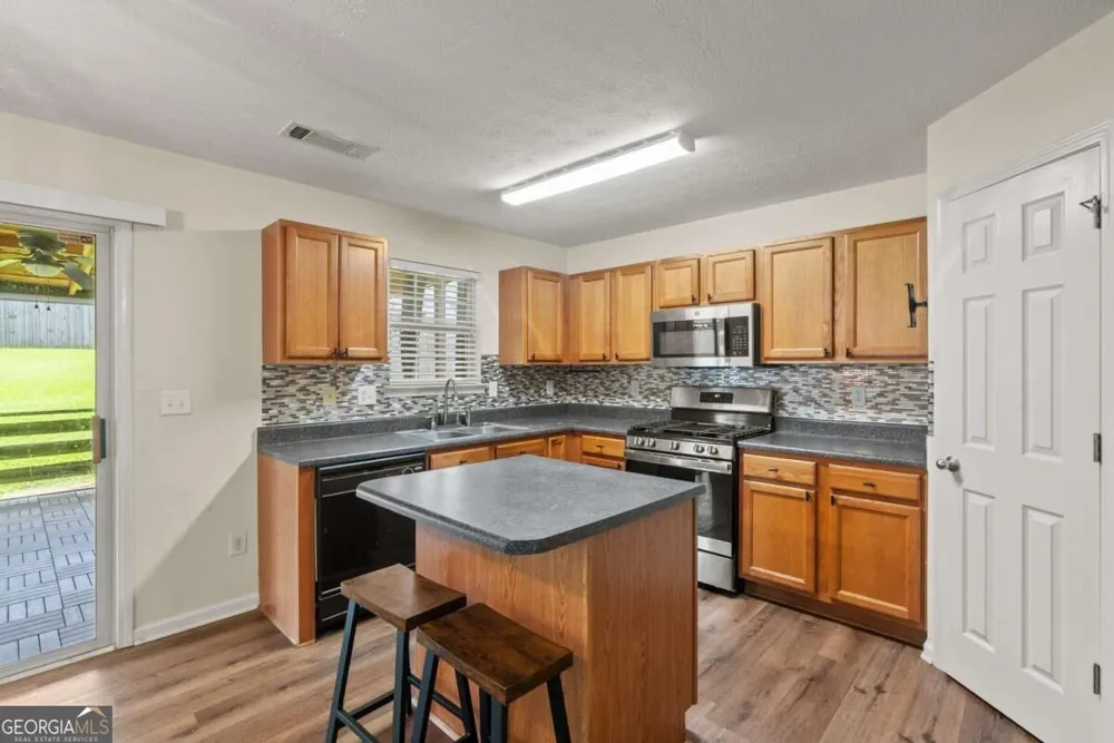 2137 Black Oak LN Ellenwood, GA 30294