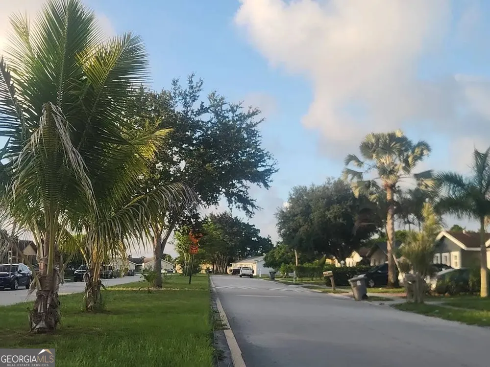 22709 SW 65th AVE Boca Raton, FL 33428