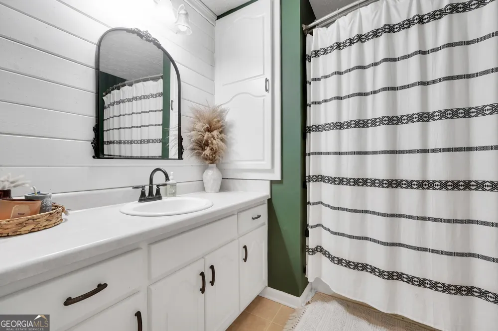 2182 Leguin Mill RD Locust Grove, GA 30248