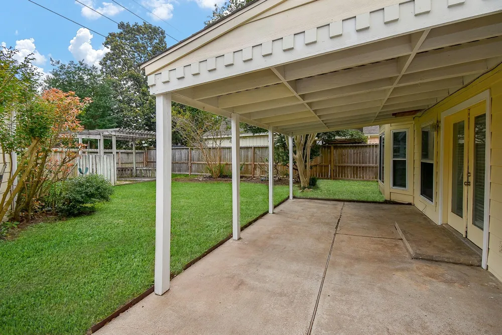 1002 Meadowlark Lane Sugar Land, TX 77478
