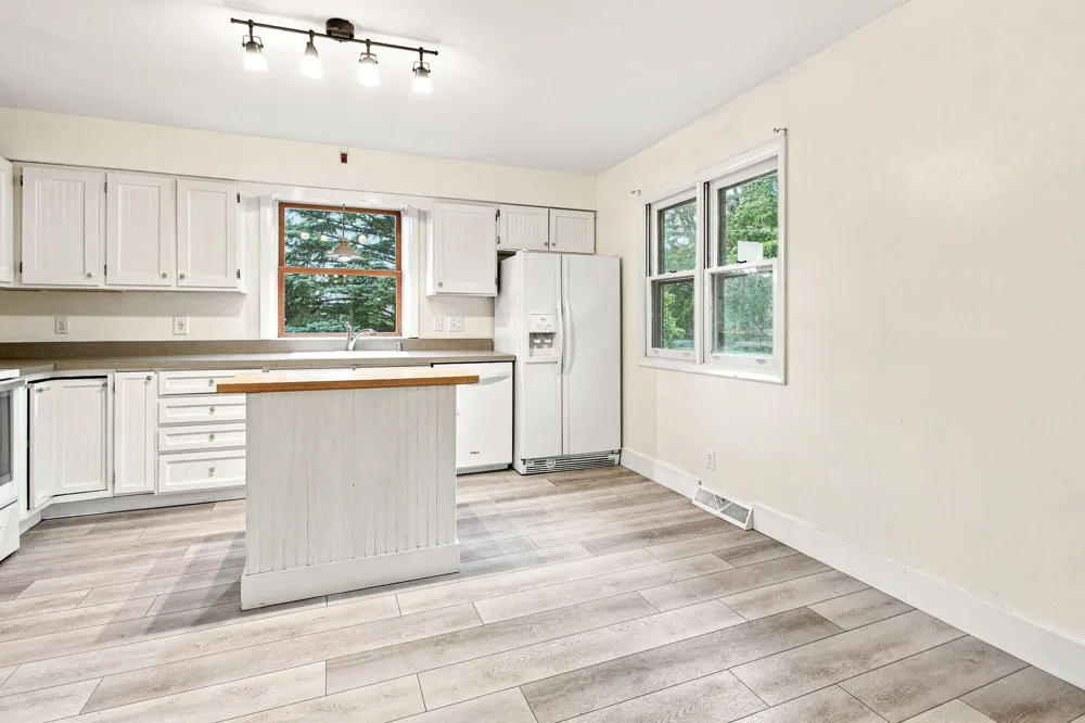 923 Bell Avenue New Buffalo, MI 49117